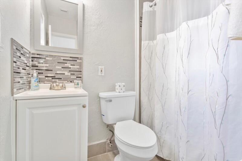 PARADISE MANOR - Residential Lease