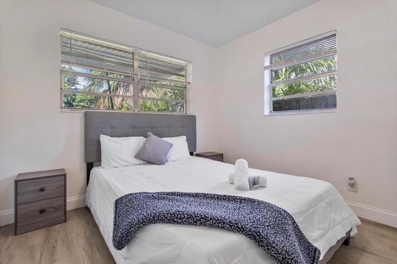 PARADISE MANOR - Residential Lease