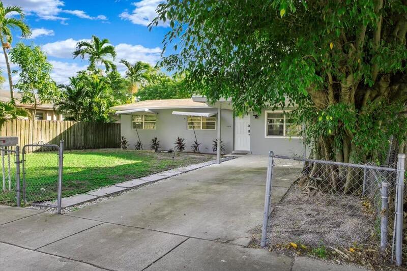 PARADISE MANOR - Residential Lease