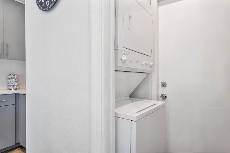 PARADISE MANOR - Residential Lease