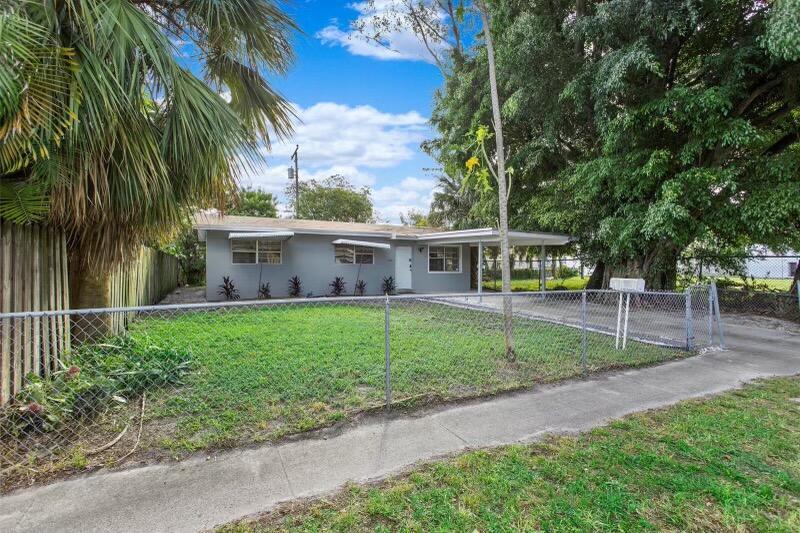 PARADISE MANOR - Residential Lease