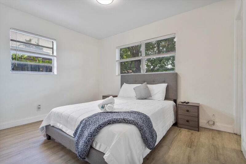 PARADISE MANOR - Residential Lease