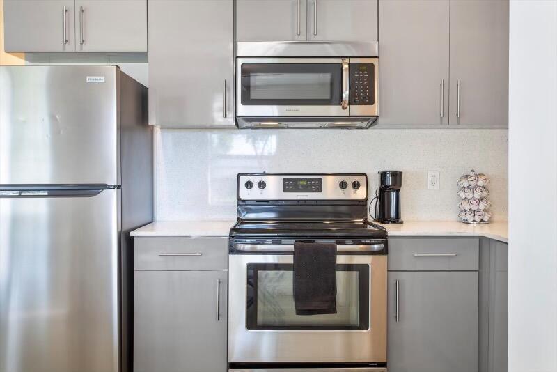 PARADISE MANOR - Residential Lease