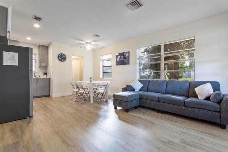 PARADISE MANOR - Residential Lease