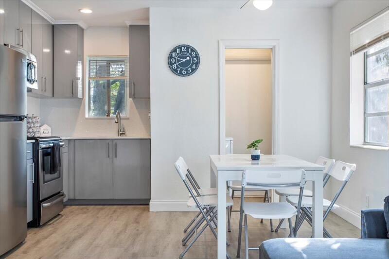 PARADISE MANOR - Residential Lease