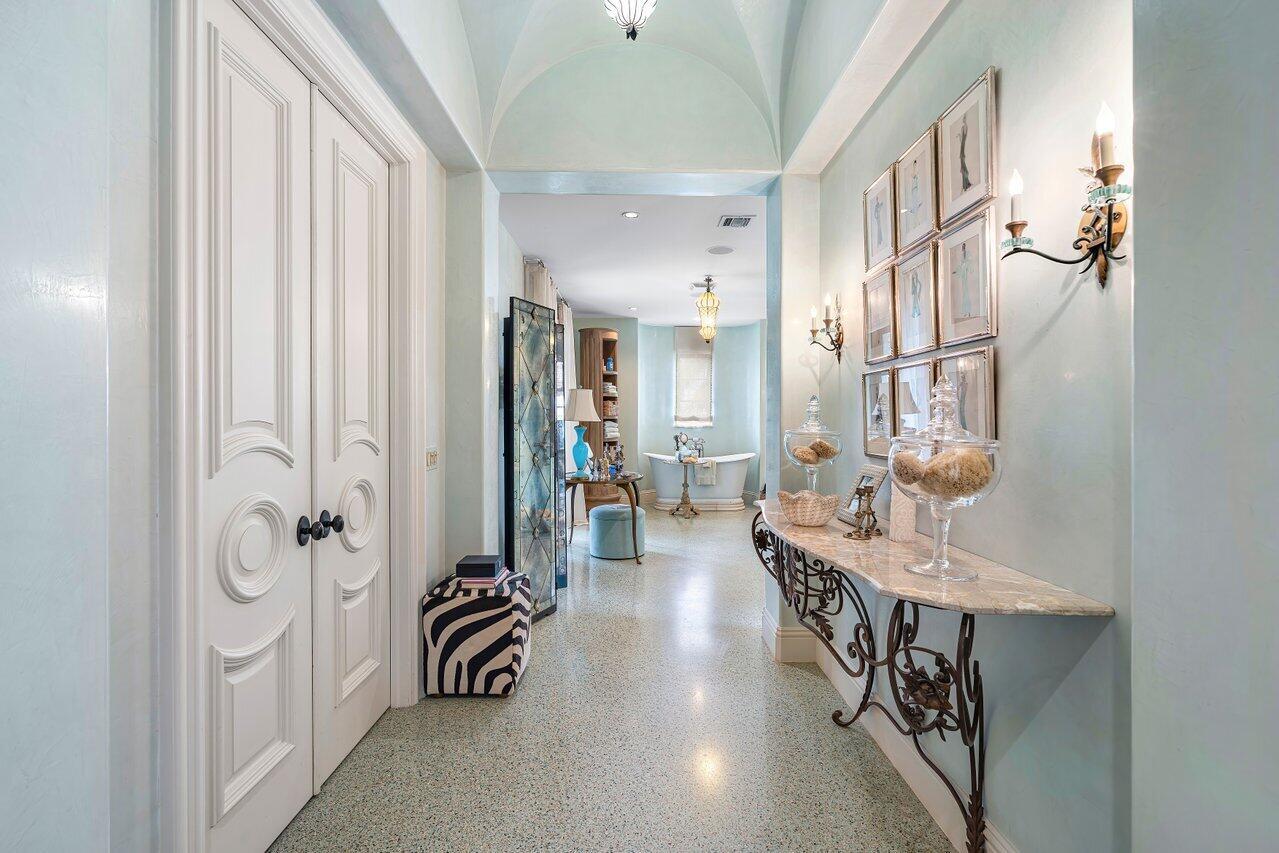 LAKE SHORES LANTANA - Residential