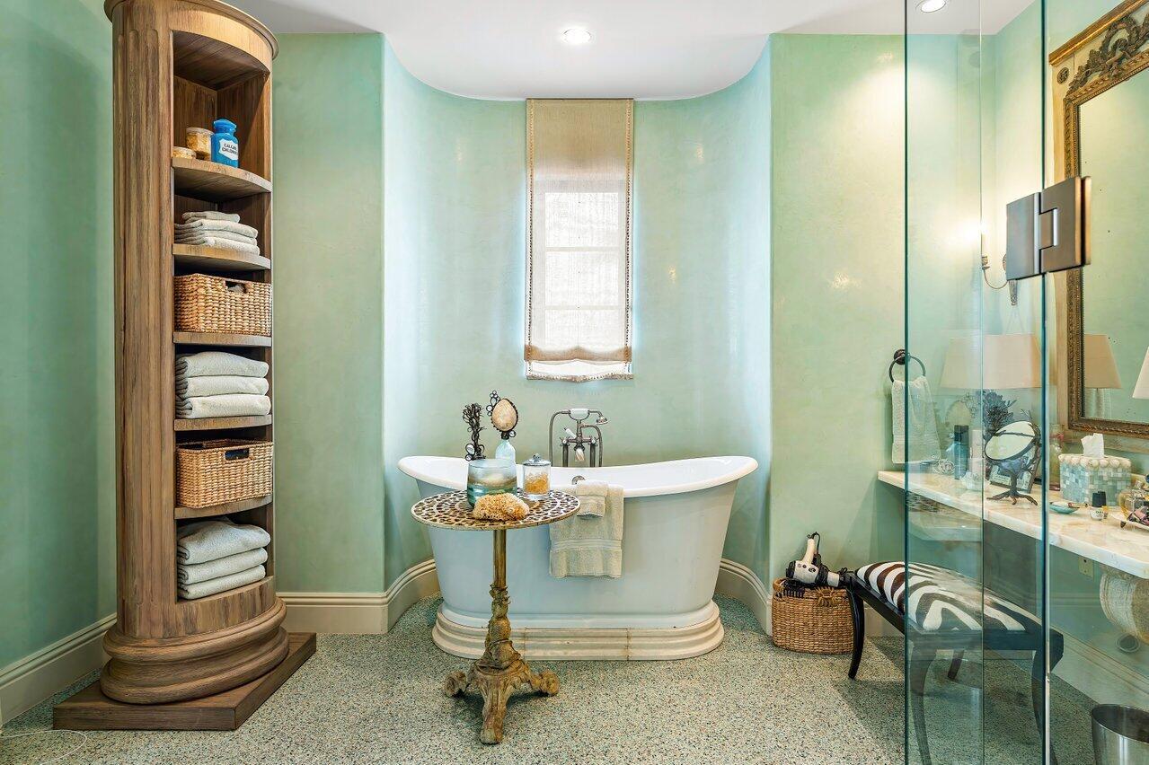 LAKE SHORES LANTANA - Residential