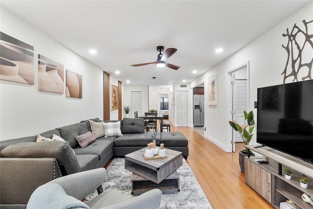 Photo of 301 N Pine Island Rd #155, Plantation, FL 33324 (MLS # F10392403)