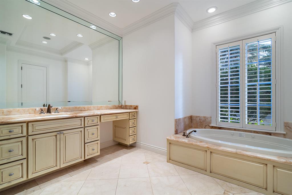 EL ENCANTO - Residential