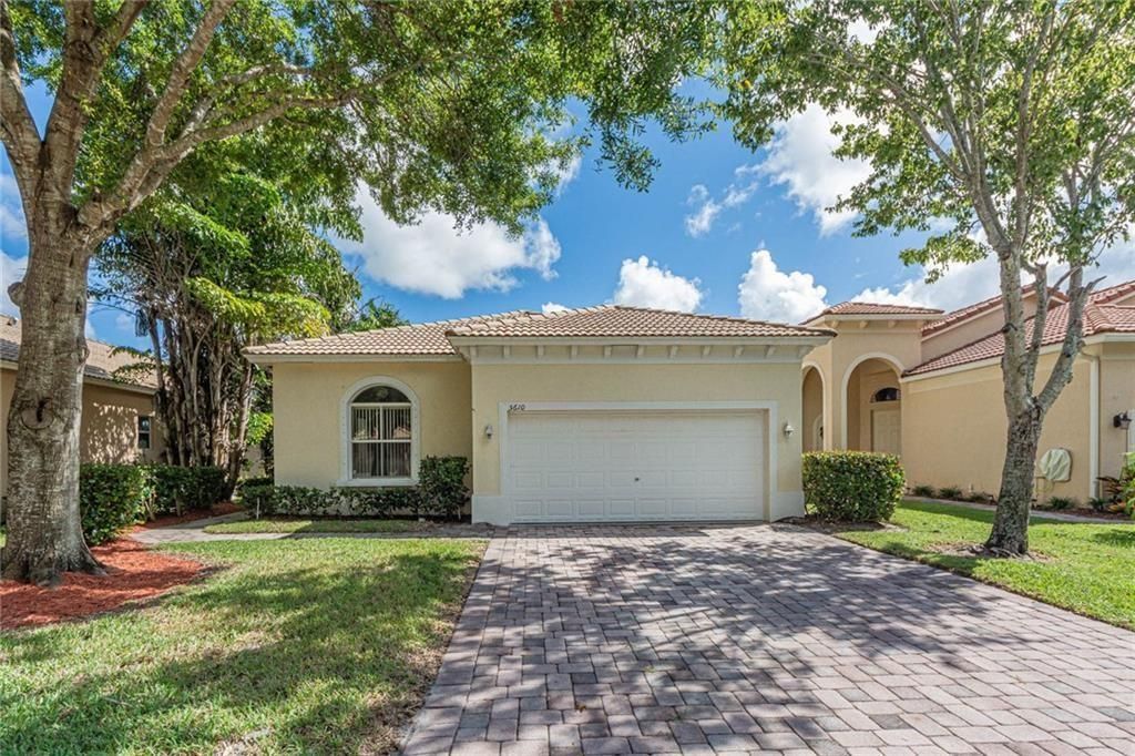 Photo of 5610 Sunberry Circle, Fort Pierce, FL 34951 (MLS # R10877174)