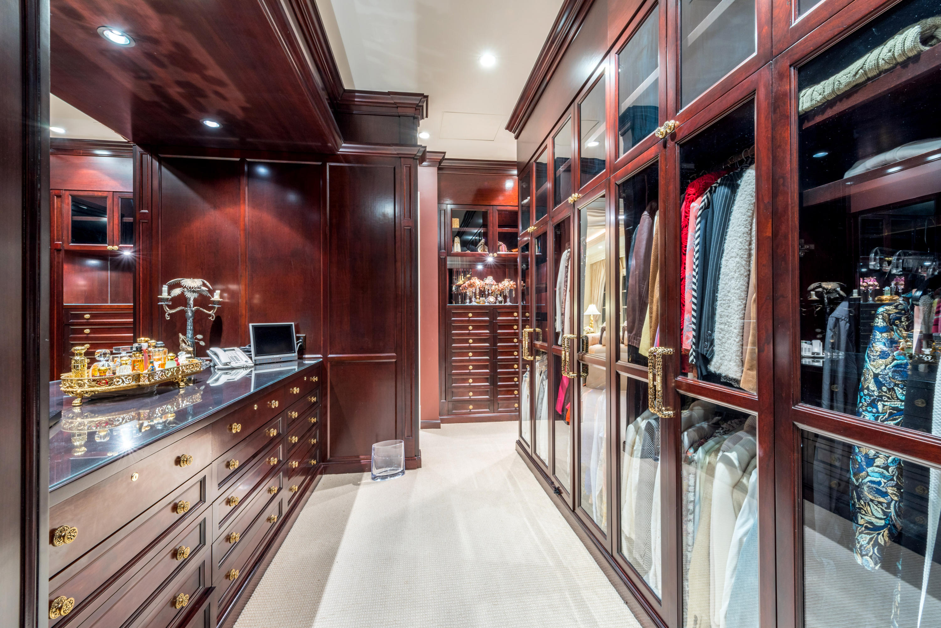 THE BEARS CLUB - Residential