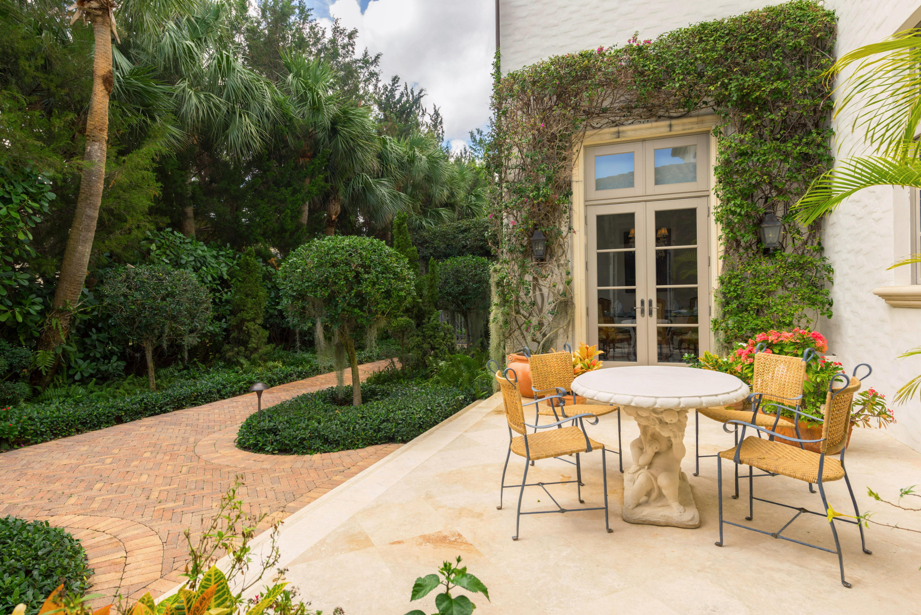 THE BEARS CLUB - Residential