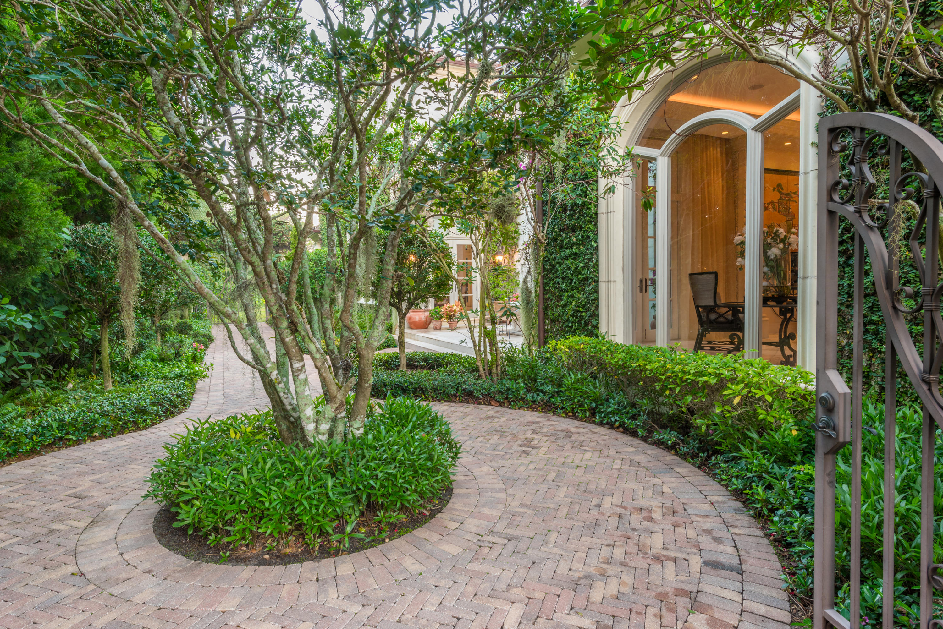 THE BEARS CLUB - Residential