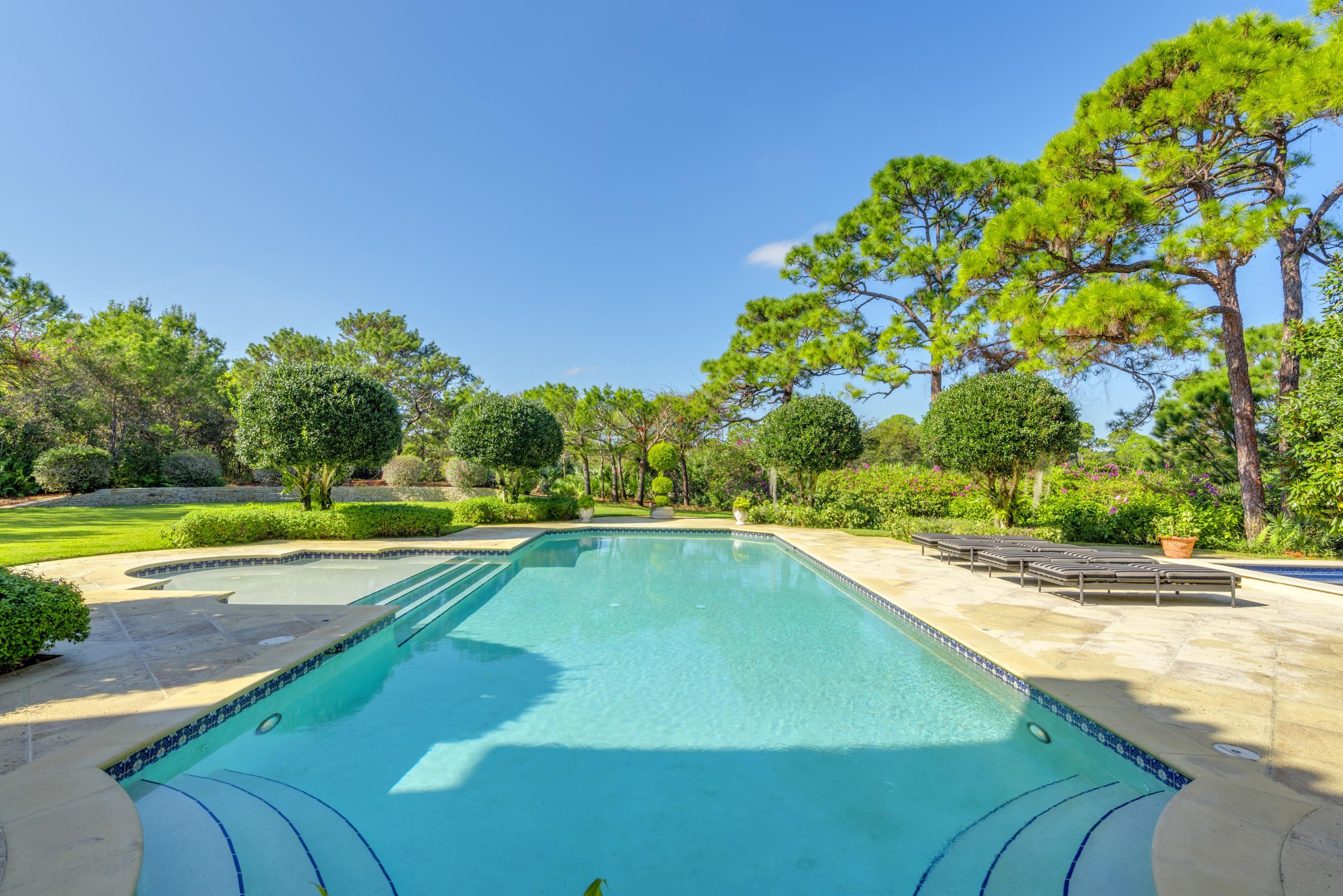 THE BEARS CLUB - Residential