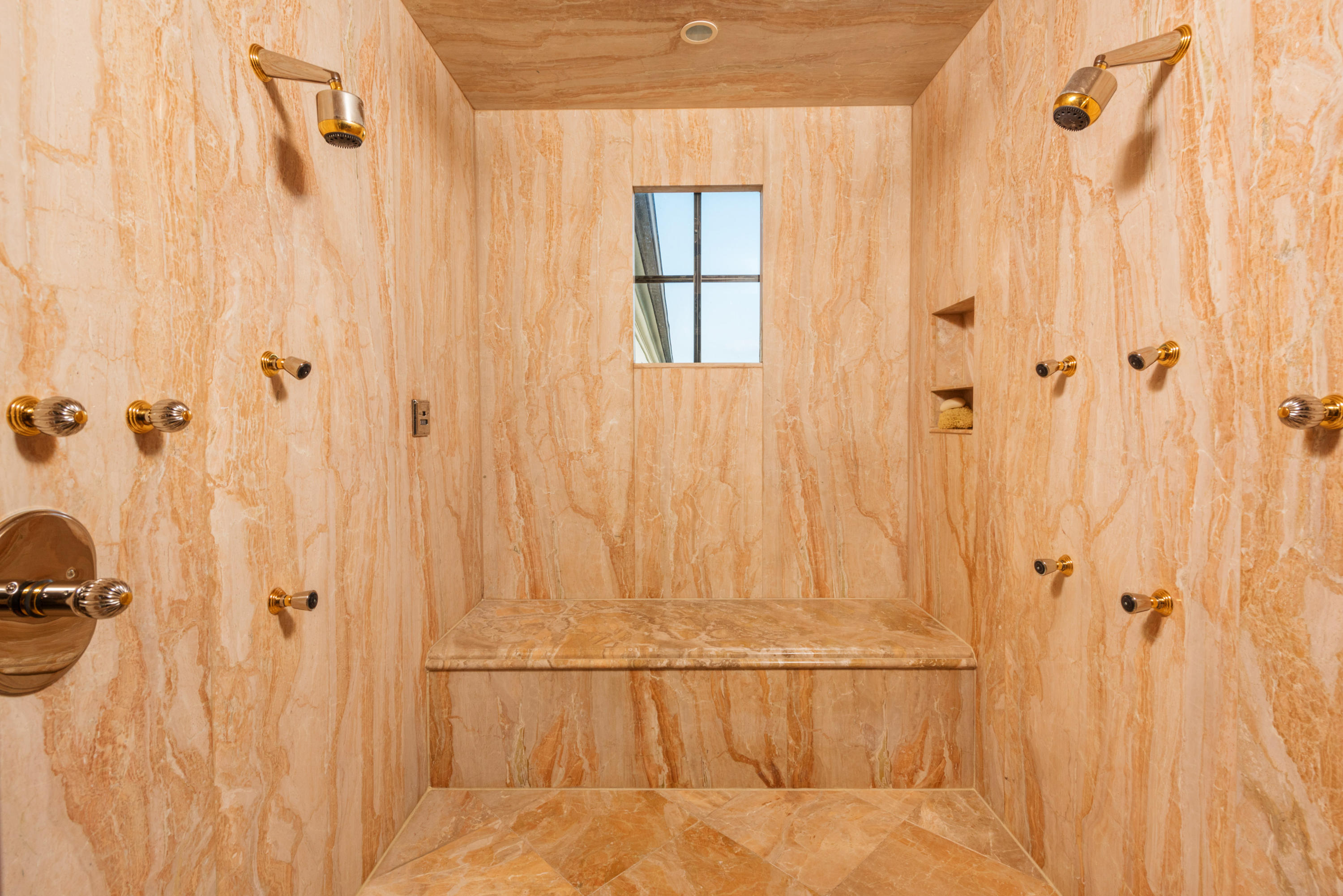 THE BEARS CLUB - Residential