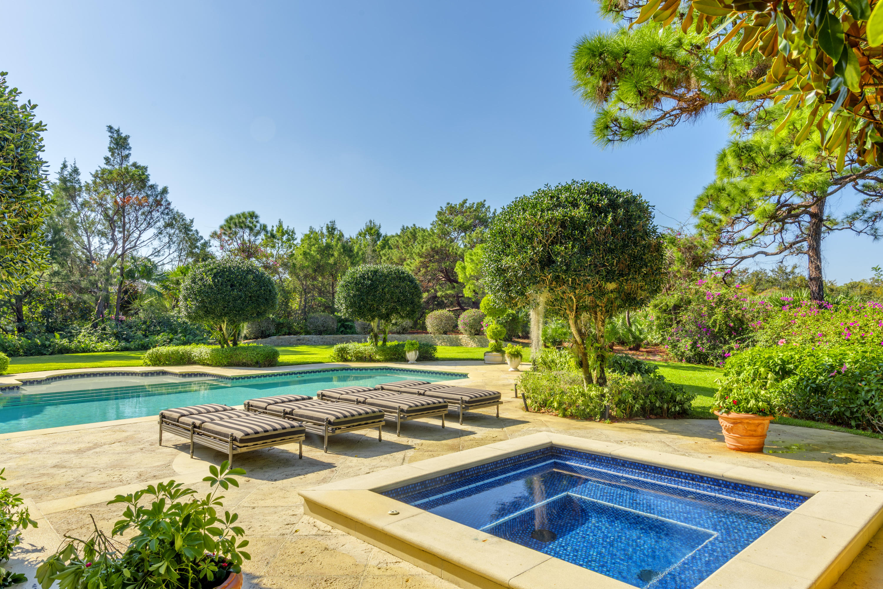 THE BEARS CLUB - Residential