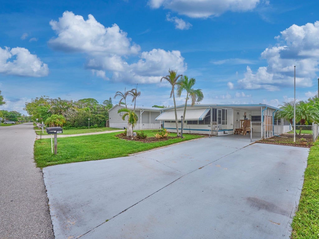 Photo of 7965 SE WREN Avenue, Hobe Sound, FL 33455 (MLS # B26080269)