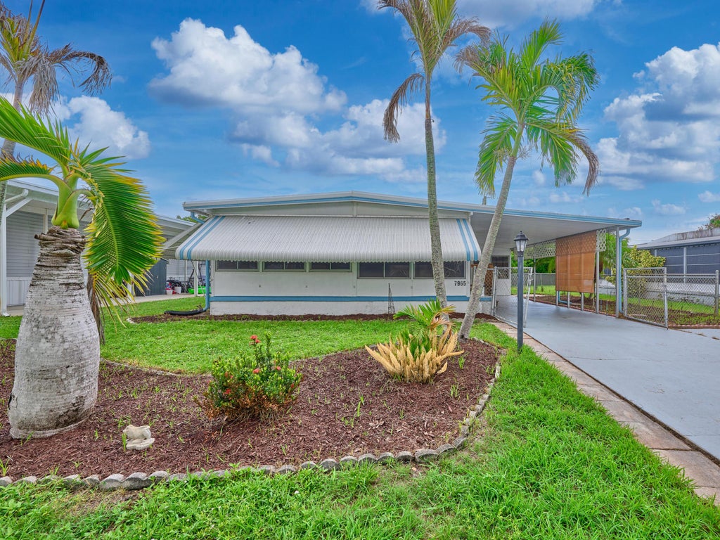 Photo of 7965 SE WREN Avenue, Hobe Sound, FL 33455 (MLS # B26080269)