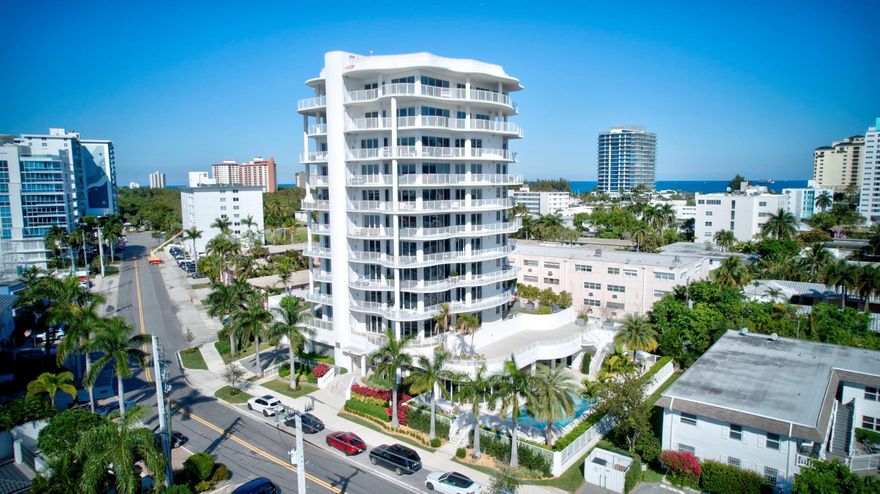 Stunning half-floor 2BR + den just 3 blocks from the sand in the heart of Fort Lauderdale Beach. Built in 2020, thisnearly 2,400 SF residence offers seamless indoor/outdoor living with a dramatic 180° wraparound terrace andaccess from every room. Floor-to-ceiling impact glass frames breathtaking Downtown Las Olas skyline & sunsetviews. Boutique luxury building with only 17 residences (2 per floor). European kitchen with Bosch SS appliances,electric blinds throughout, custom closets & designer lighting. Spacious primary suite with walk-in closet and spa-style shower. Electrolux W/D. Heated pool, fitness studio, business center, BBQ & lounge. Prime Central Beach nearLas Olas, Four Seasons, Ritz-Carlton, Birch State Park & dining. Pet friendly. Enjoy the beach, dining & nightlife.