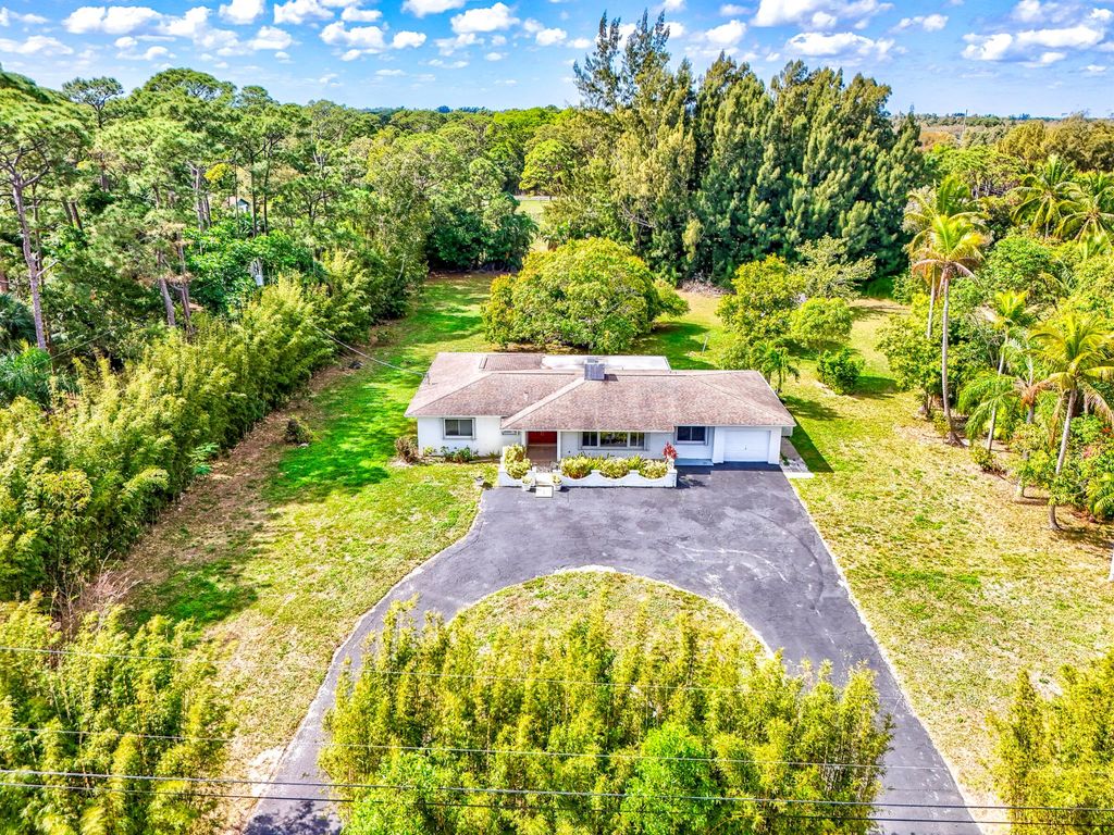 Photo of 8902 N Bates Road, Palm Beach Gardens, FL 33418 (MLS # R11063248)