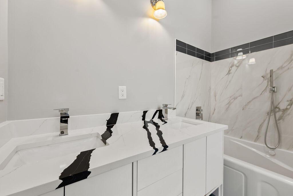 RIVER PLACE ON THE ST LUC - Residential