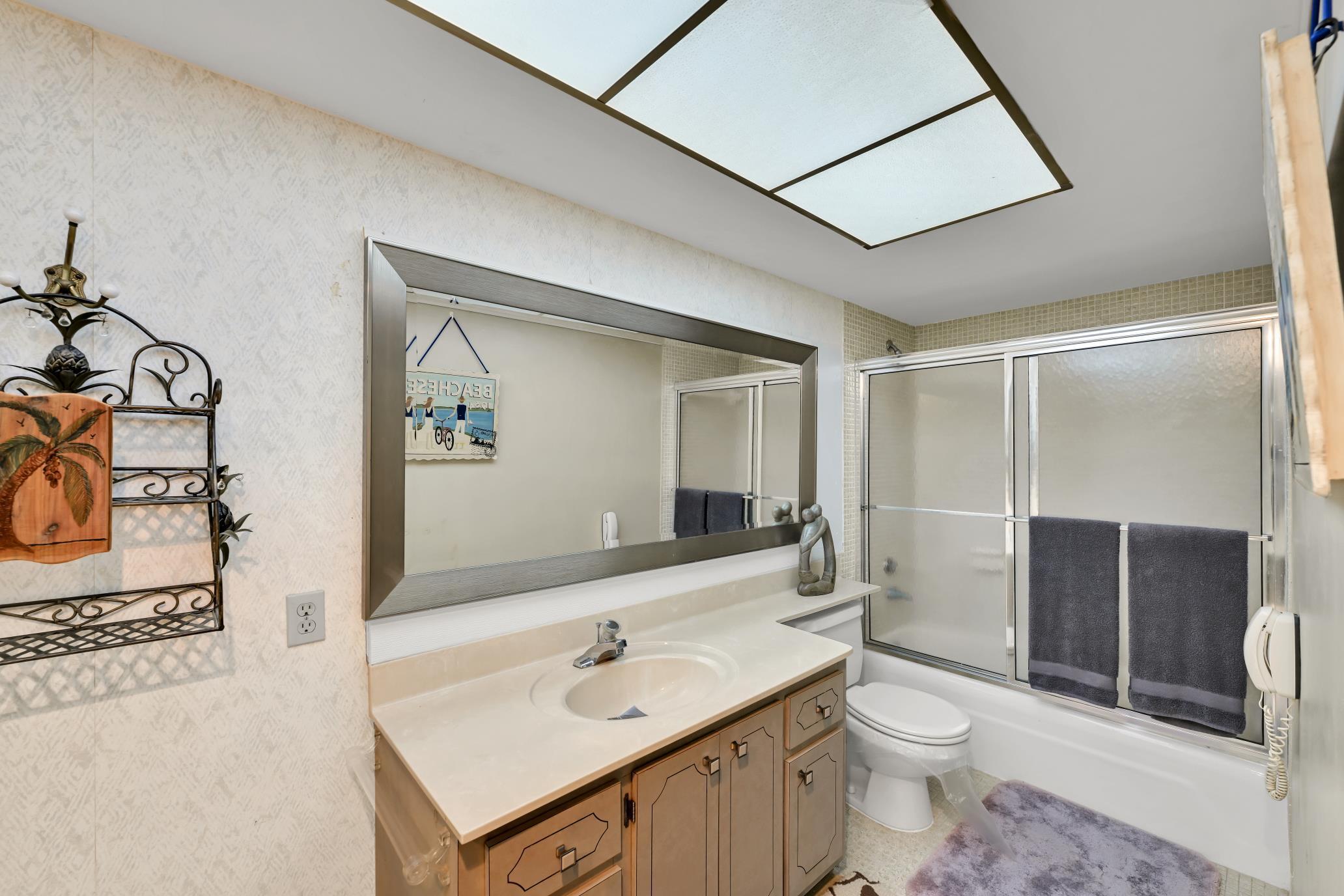 HARBOUR TOWERS CONDO - Residential