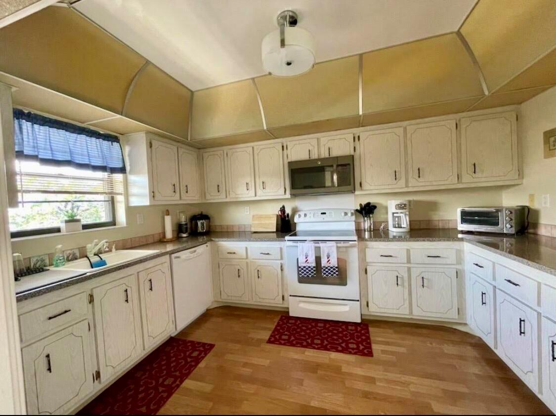 OCEAN PARKS CONDO - Residential Lease