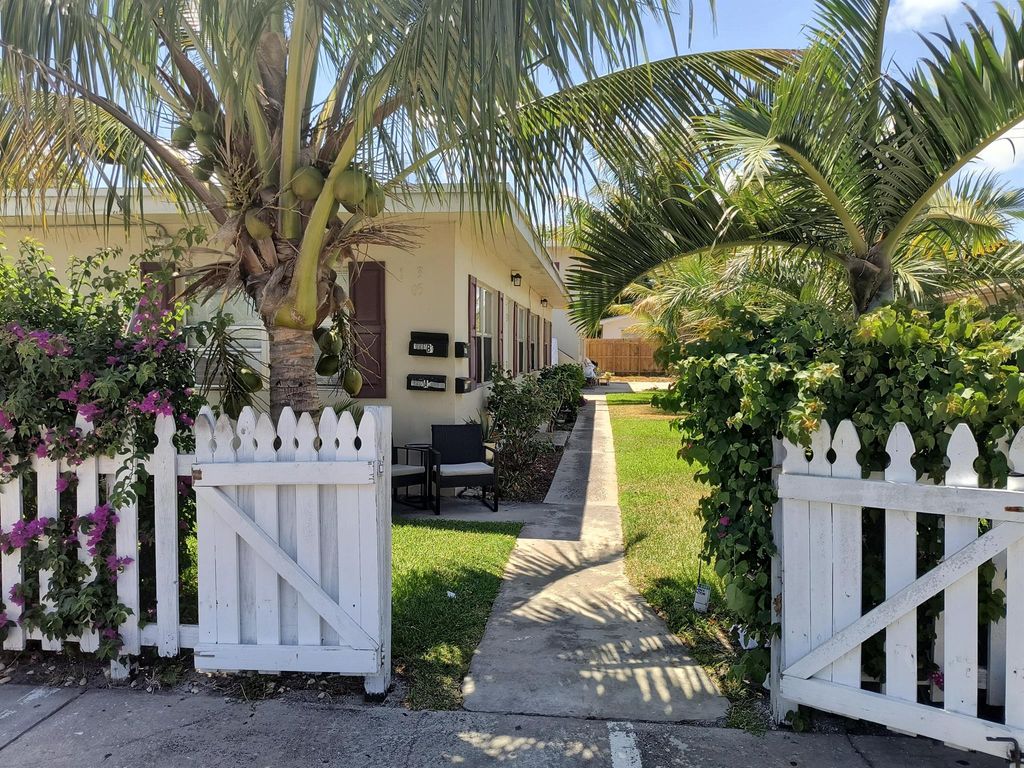 Photo of 1007 S E Street #B, Lake Worth Beach, FL 33460 (MLS # R11087530)