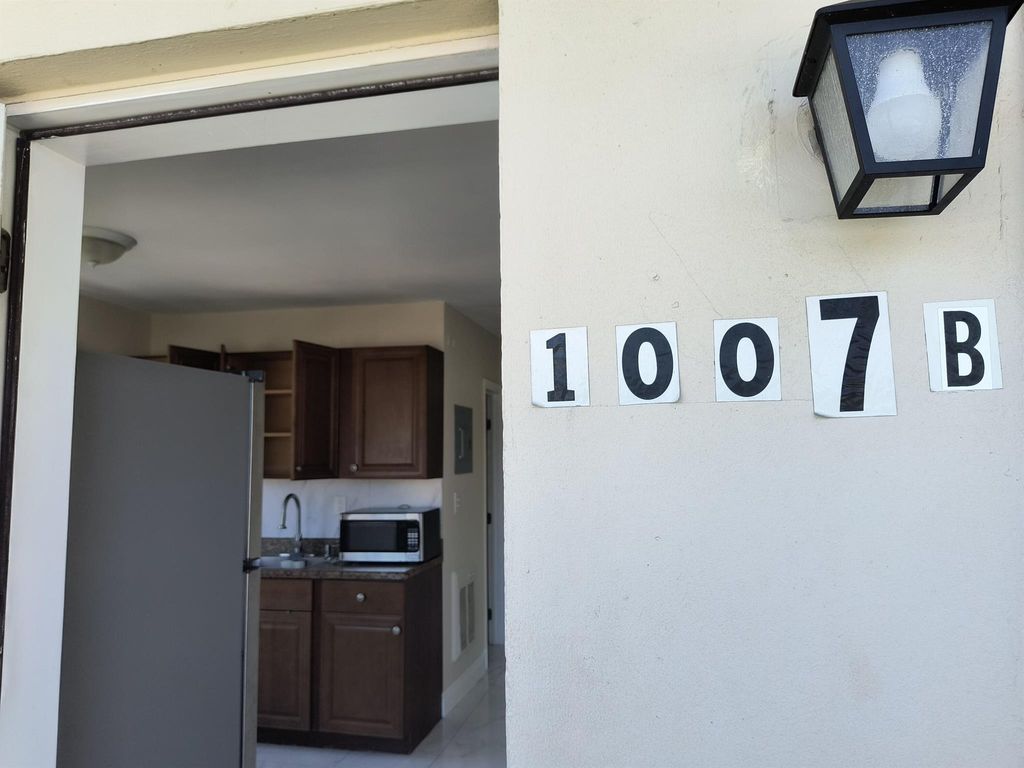 Photo of 1007 S E Street #B, Lake Worth Beach, FL 33460 (MLS # R11087530)