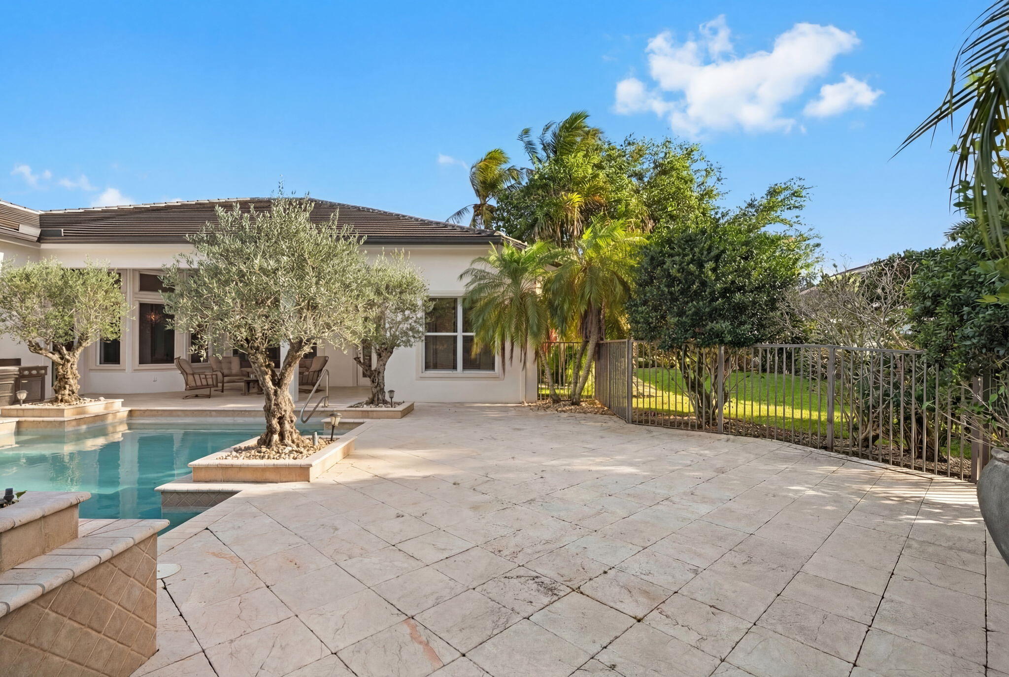 RIVERSTONE - Residential