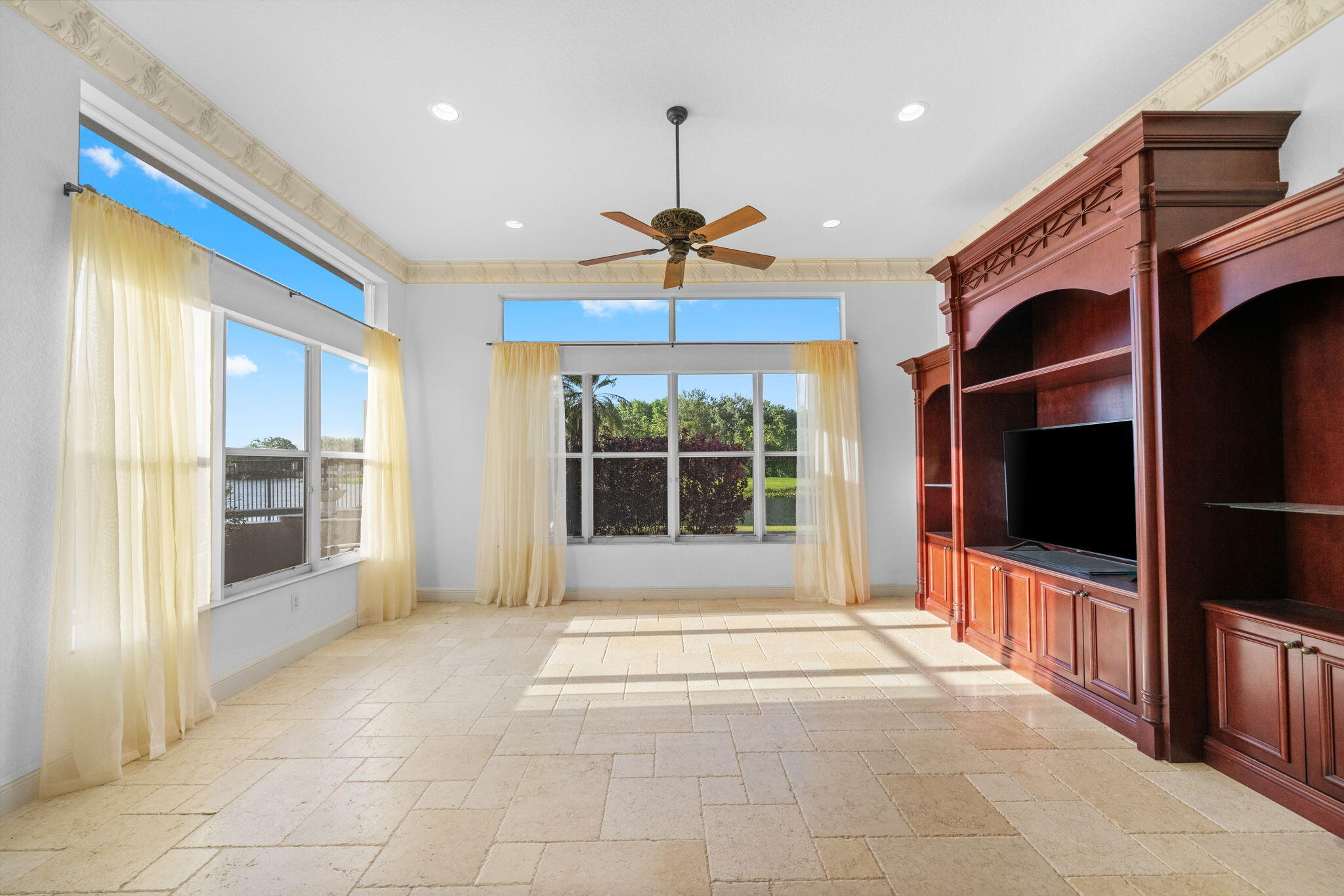 RIVERSTONE - Residential