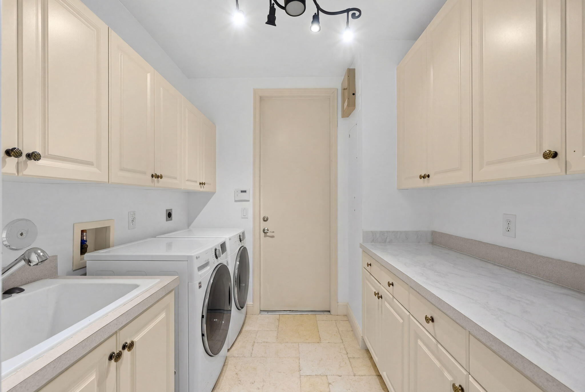 RIVERSTONE - Residential