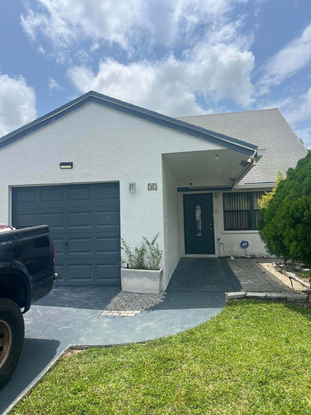 Photo of 57 Peachtree Place, Boynton Beach, FL 33436 (MLS # B26045144)