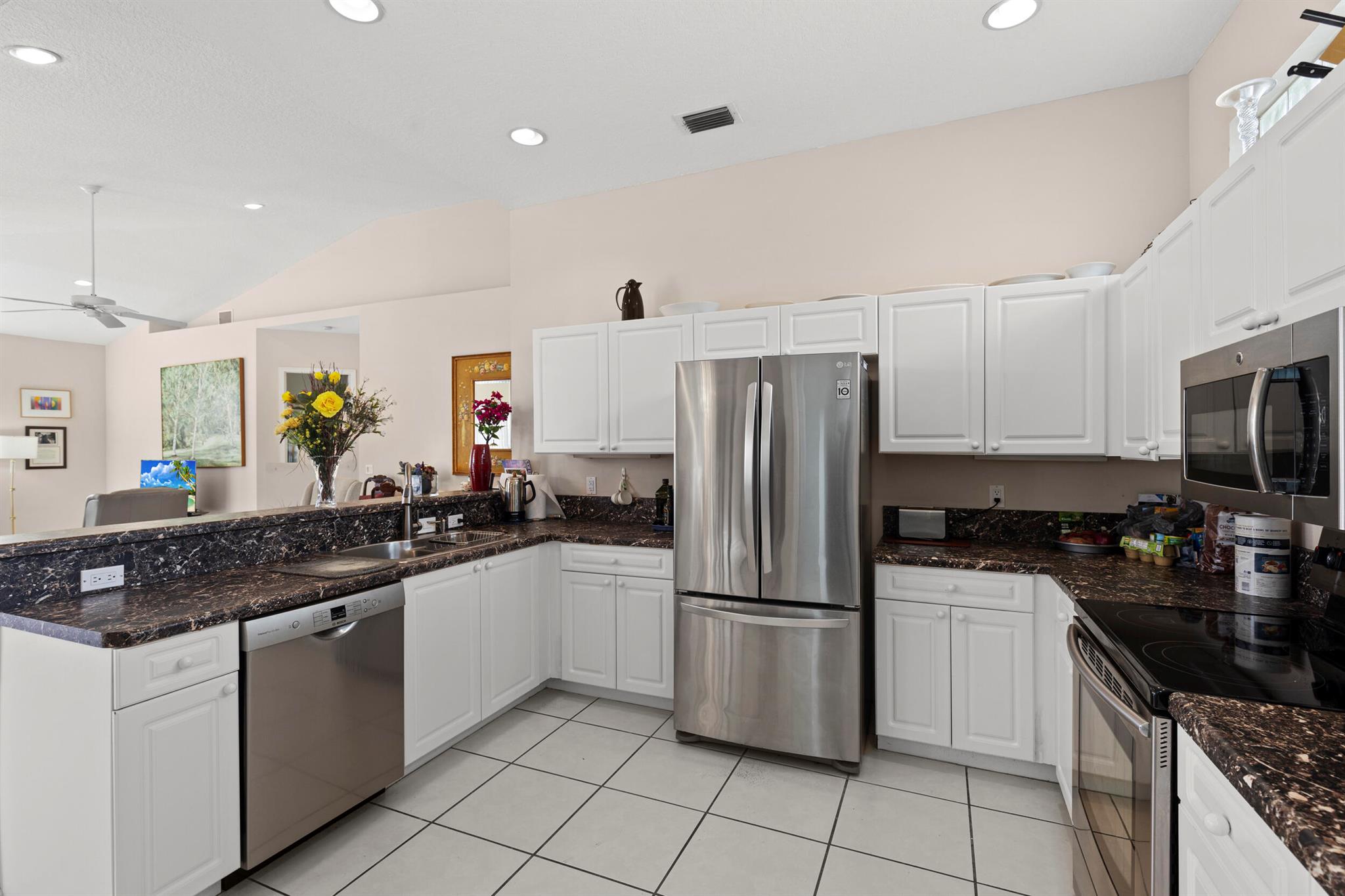 292 Canterbury Drive E