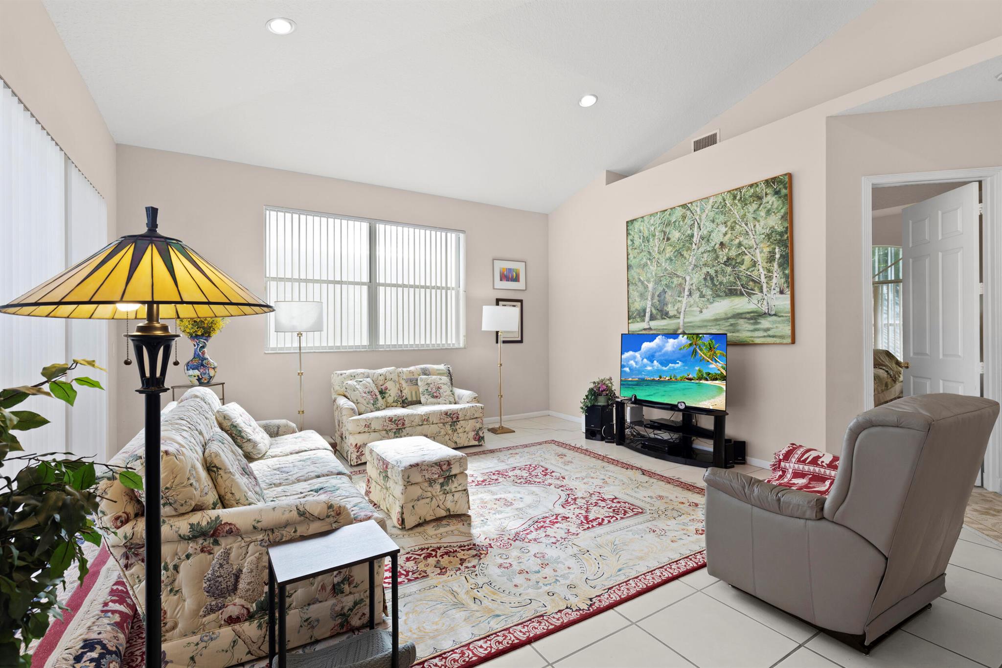 292 Canterbury Drive E