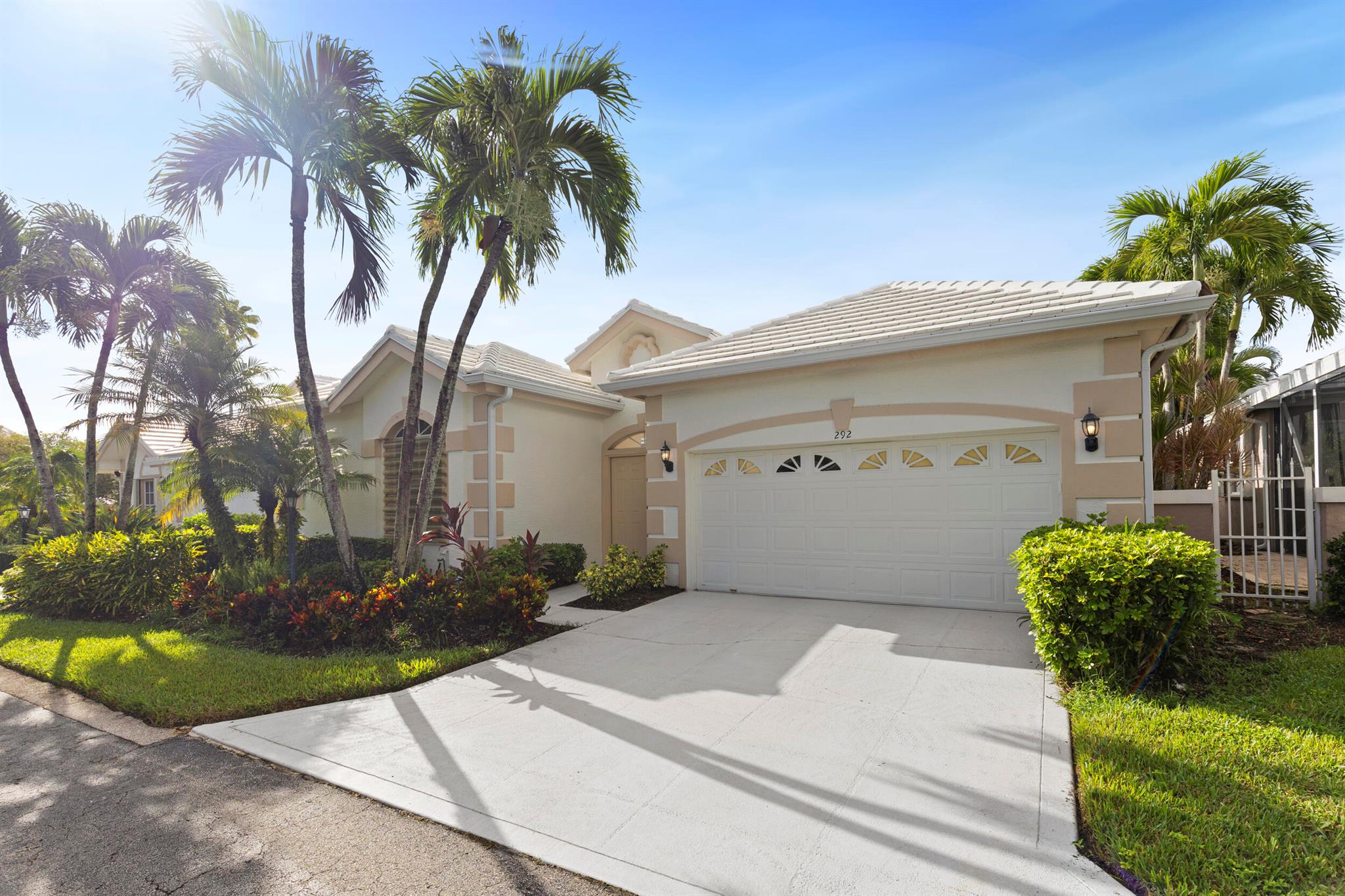 292 Canterbury Drive E