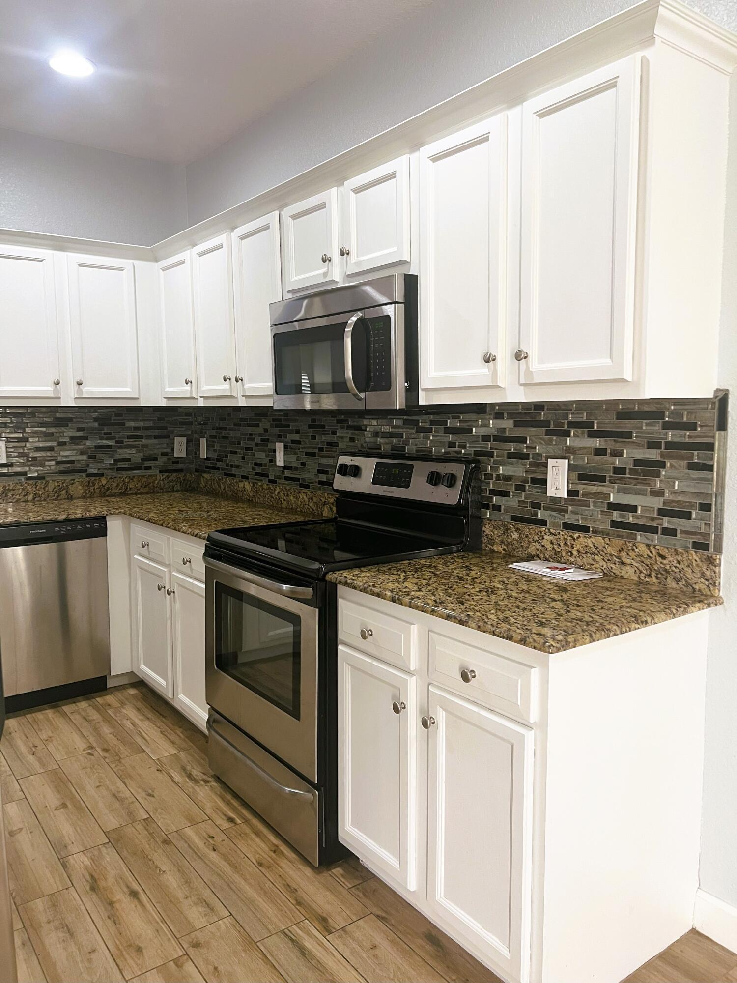 GATOR TRACE - Residential Lease
