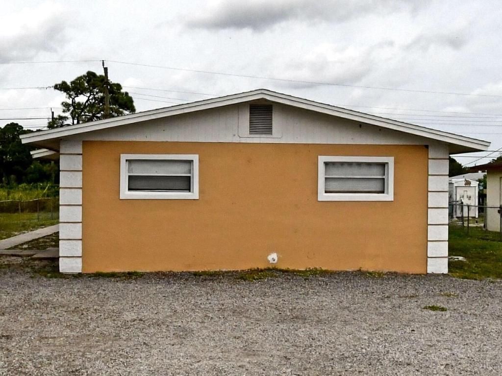 Photo of 902 S 15th S Street, Fort Pierce, FL 34950 (MLS # R11158170)