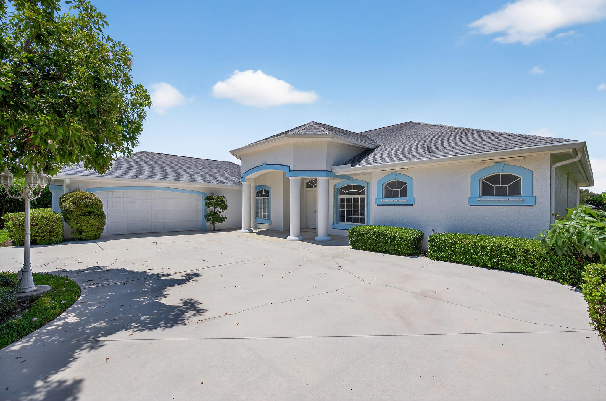 800 SE Waterside Way, Stuart, FL, 34997/$899,000 4 800 SE Waterside Way