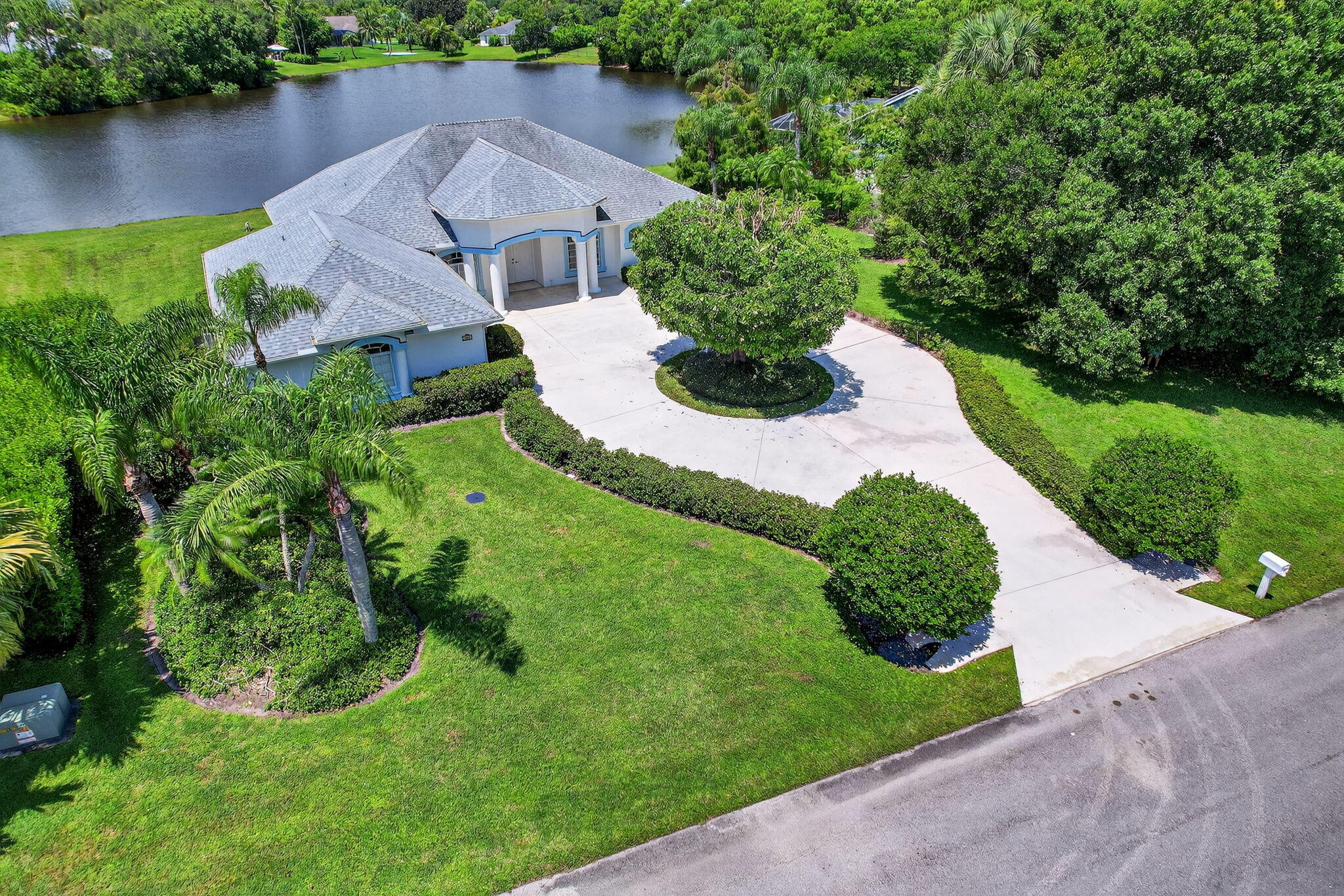 800 SE Waterside Way, Stuart, FL, 34997/$899,000 1 800 SE Waterside Way