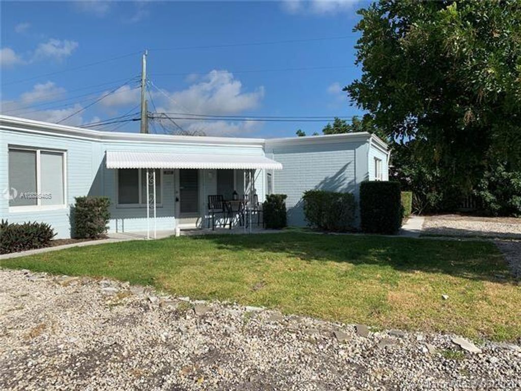 Photo of 2023 S Suzanne Circle #2, North Palm Beach, FL 33408 (MLS # R10732353)