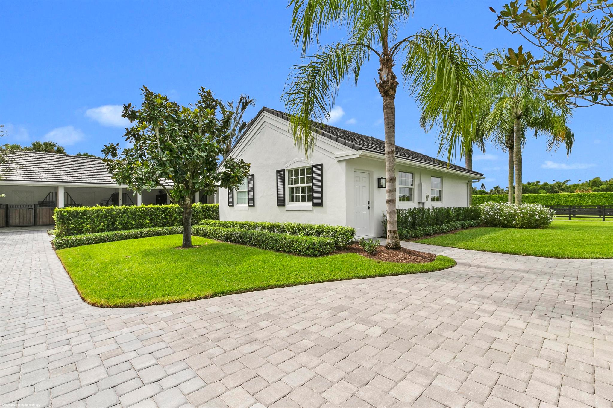 PALM BEACH POINT - Residential