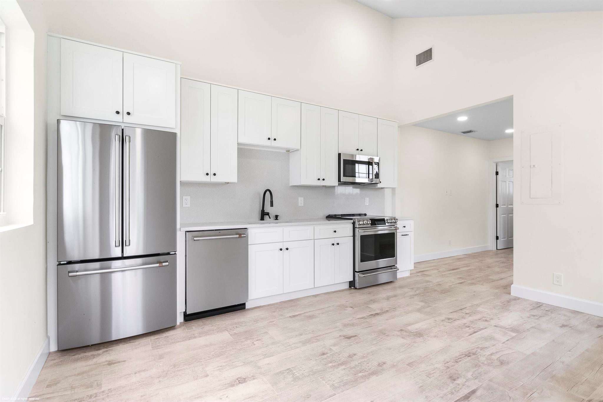 PALM BEACH POINT - Residential