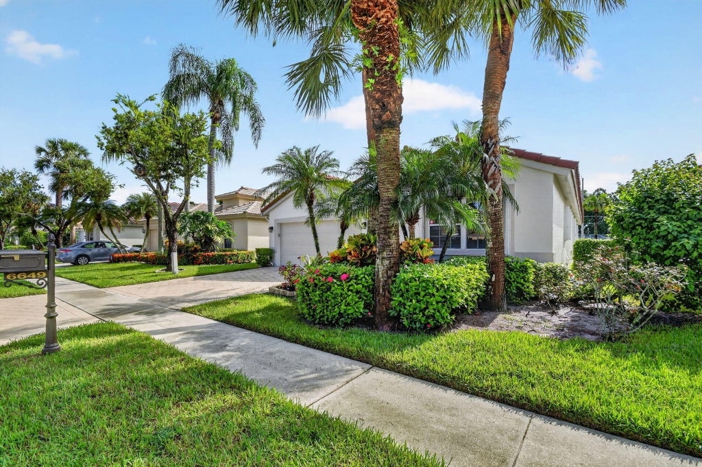 Photo of 6649 Sun River Road, Boynton Beach, FL 33437 (MLS # B26079007)