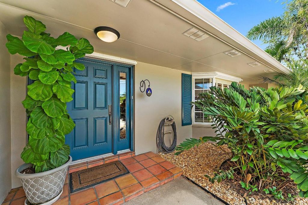 Photo of 75 Fairview W, Tequesta, FL 33469 (MLS # R10972346)