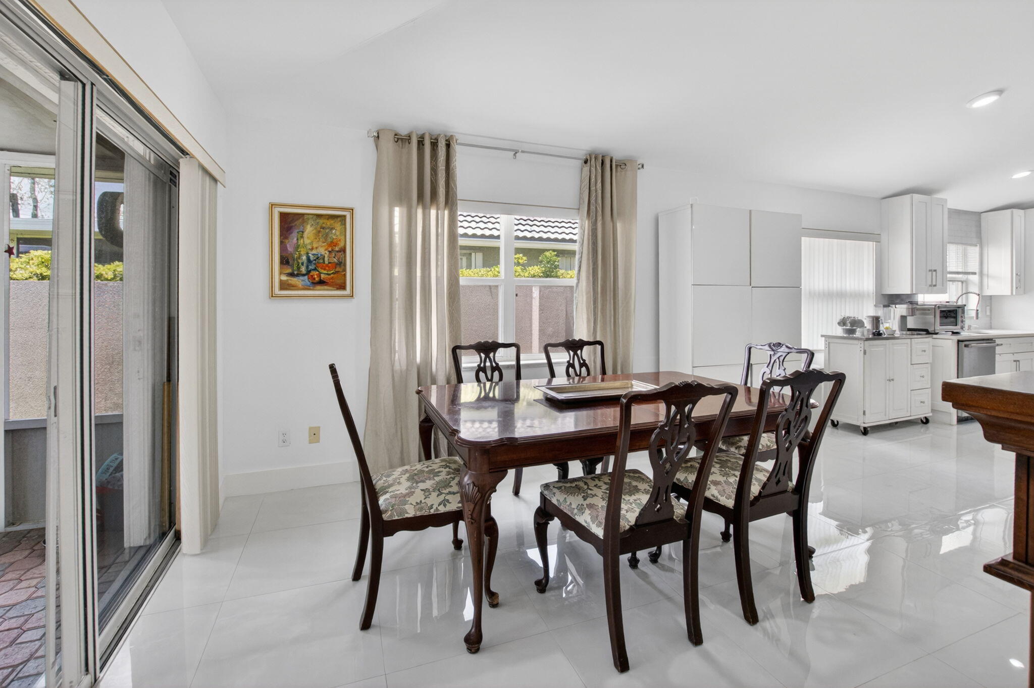 TROPICAL LAKES PH 2 - Residential