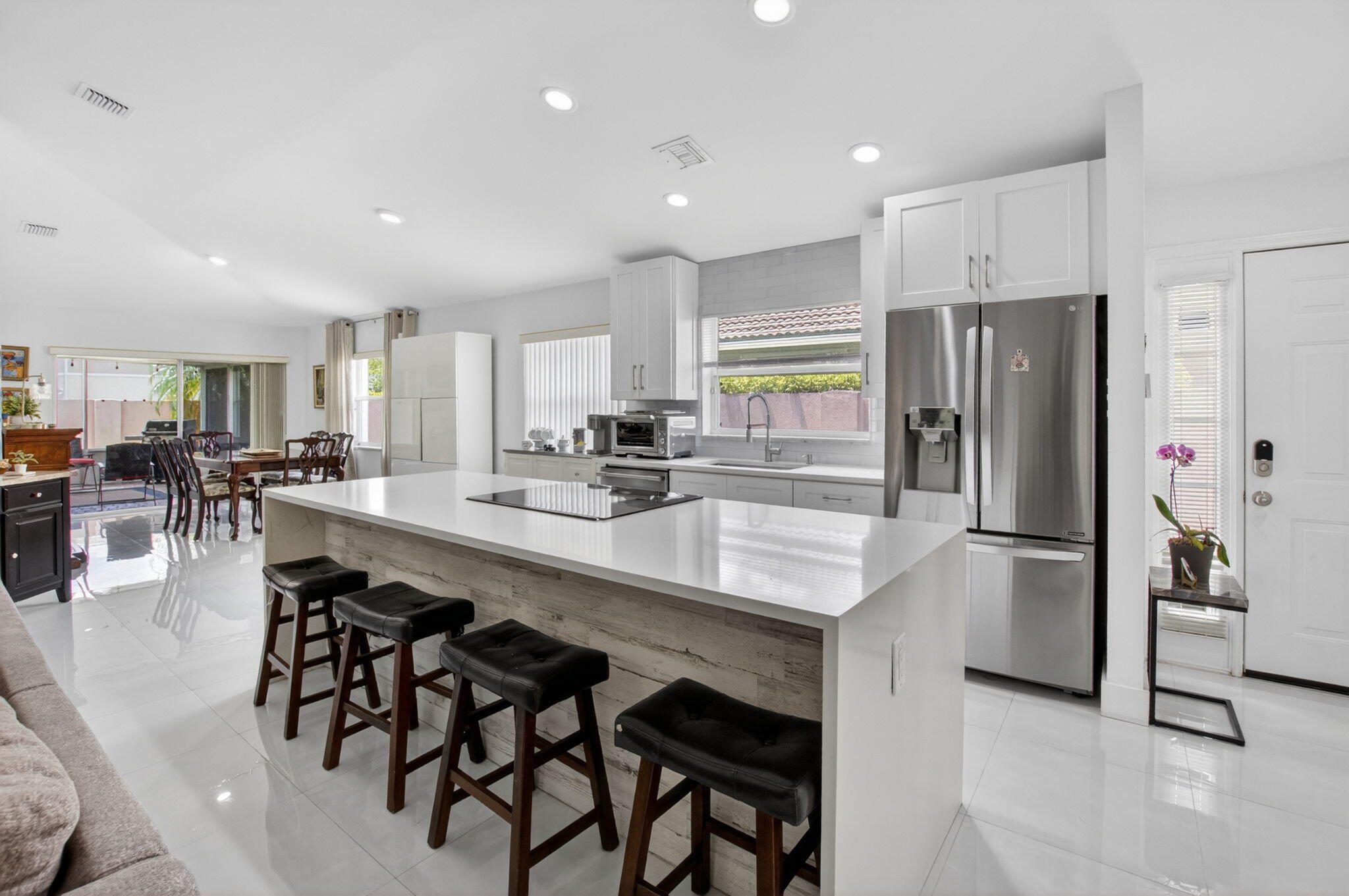 TROPICAL LAKES PH 2 - Residential