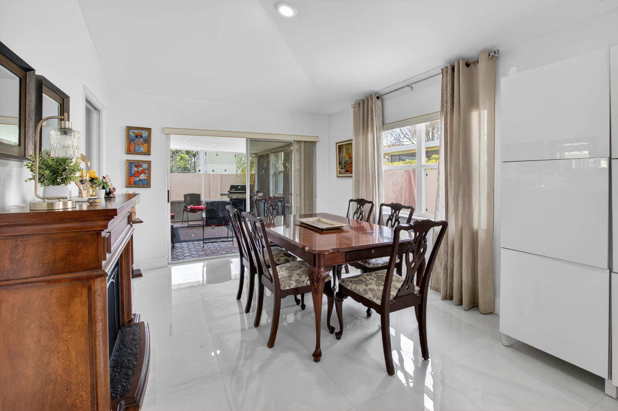 TROPICAL LAKES PH 2 - Residential