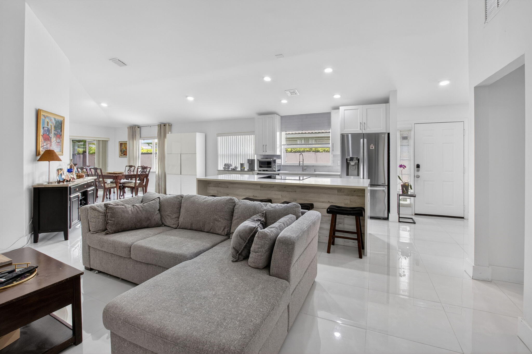 TROPICAL LAKES PH 2 - Residential