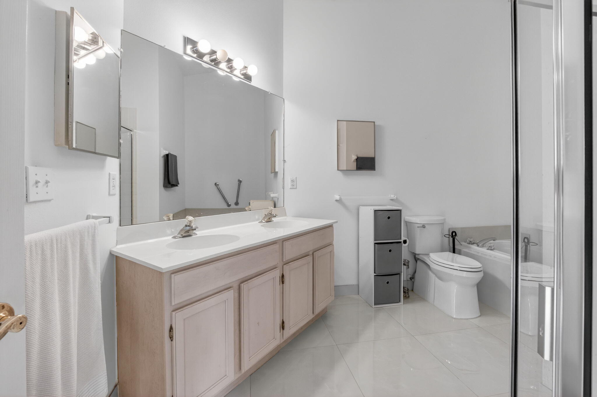 TROPICAL LAKES PH 2 - Residential